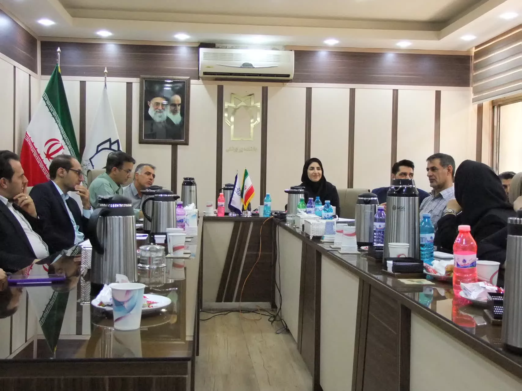 بررسی عملکرد یک‌ساله دانشکده17