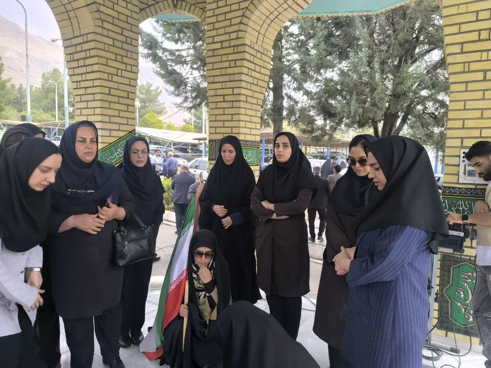 پرچم 12